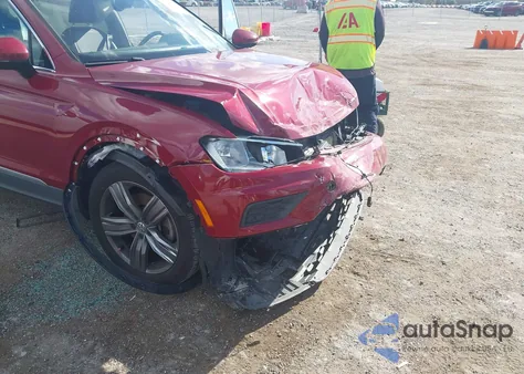 2020 Volkswagen Tiguan 2.0T Se/2.0T Se R-Line Black/2.0T Sel из США, поврежденный, VIN 3VV2B7AX1LM111649